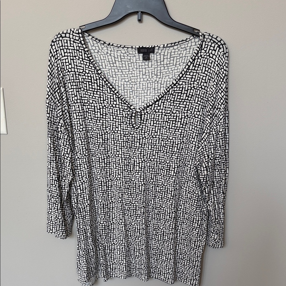 J Jill  Black & White Geometric V-Neck Long Sleeve Top